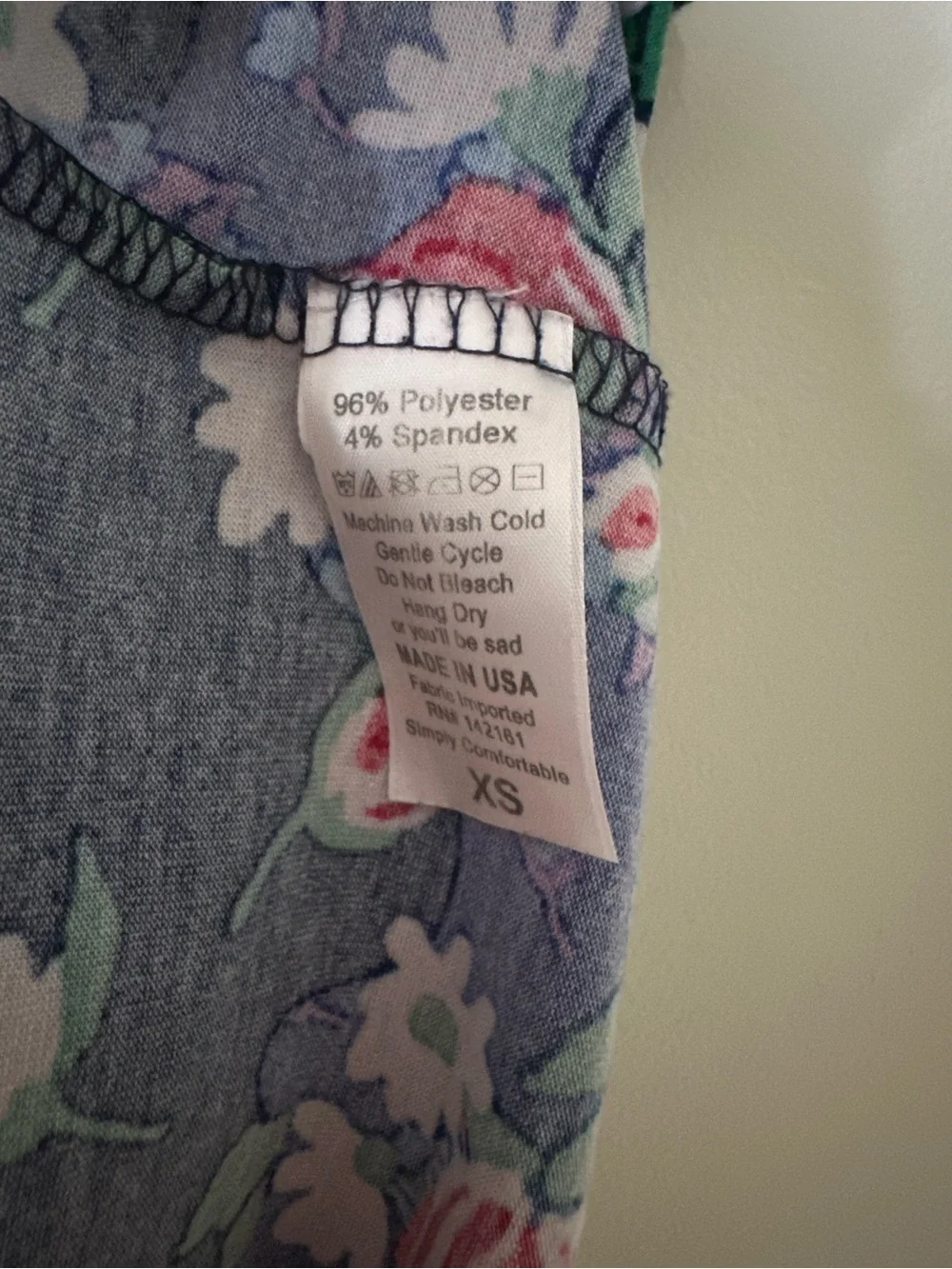 LuLaRoe size XL Navy Floral Short Sleeve Tee with Red & Blue Blooms - Picture 4 of 5